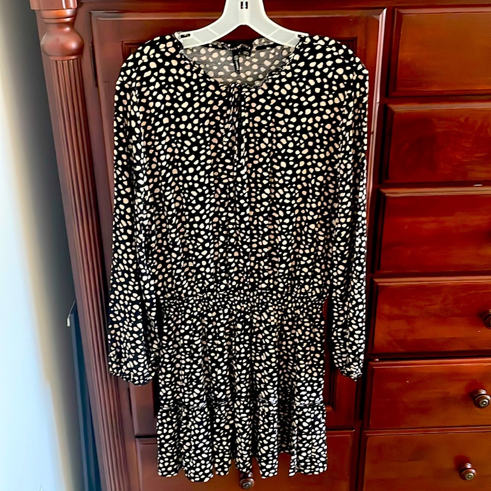 Versona Women’s Black & Cream Pebble Print Dress in XL, Very Flattering!